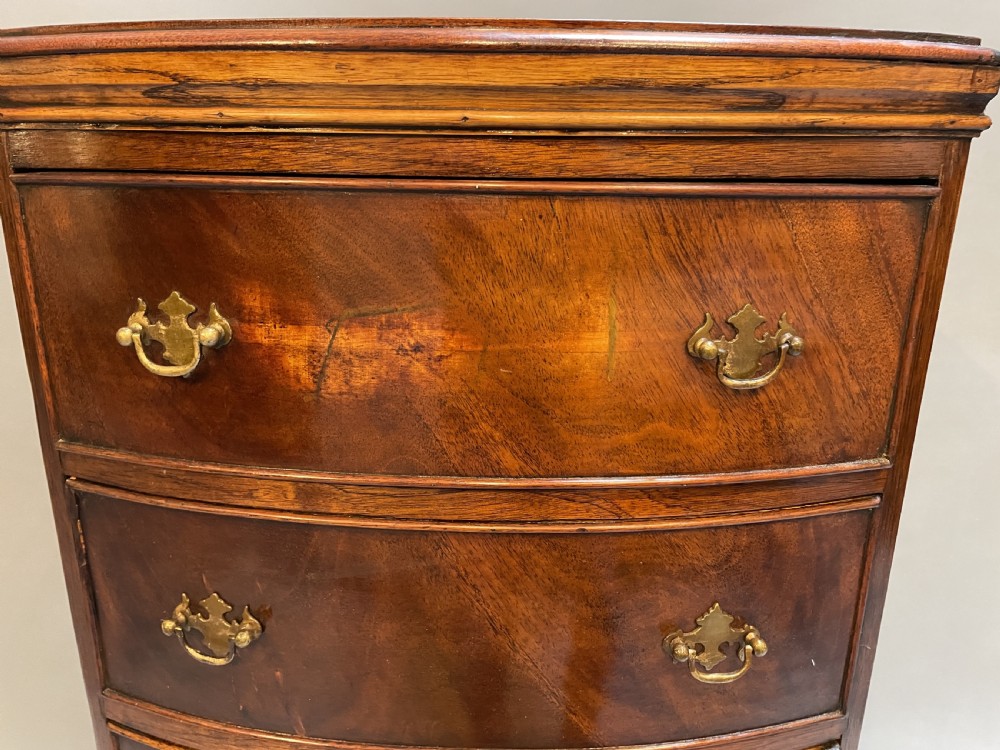 Mahogany Pillar Chest Of Drawers View IV