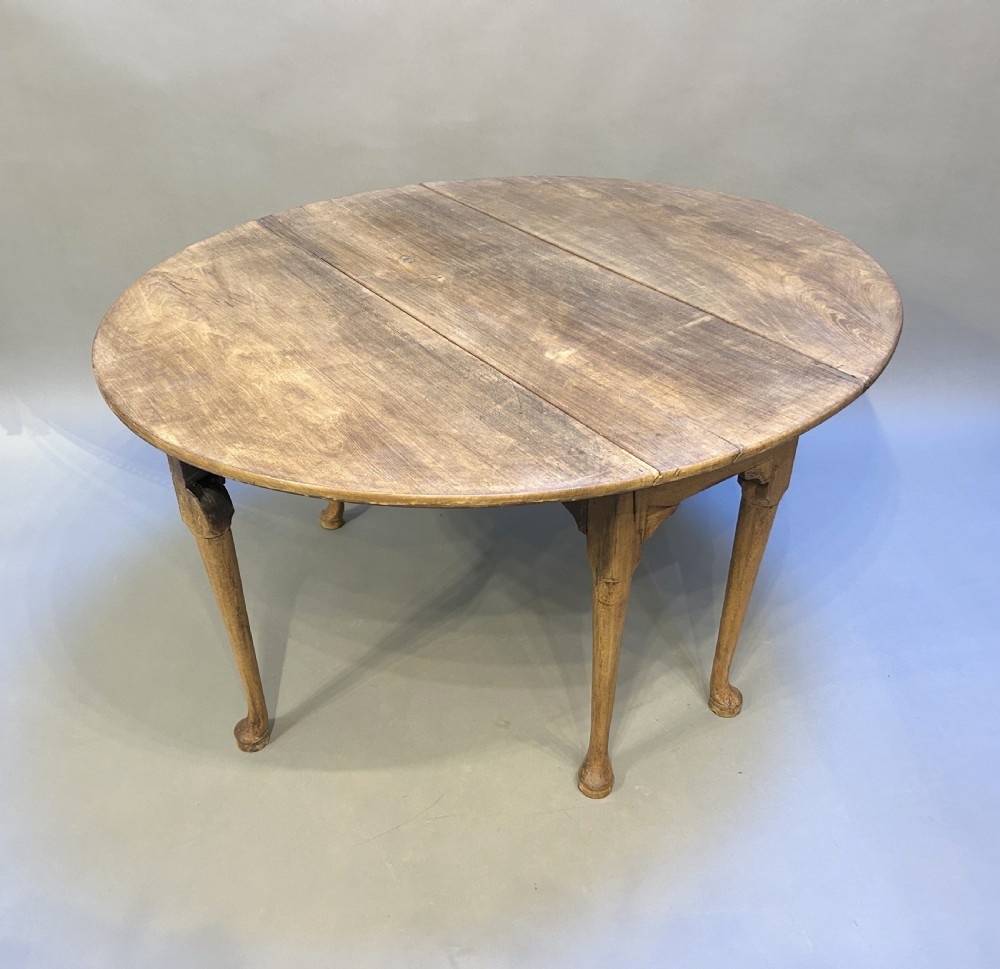 Georgian drop-leaf dining table