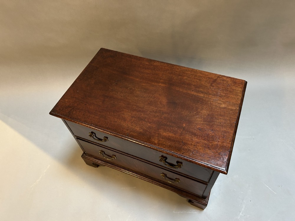 Georgian small chest of drawers View II