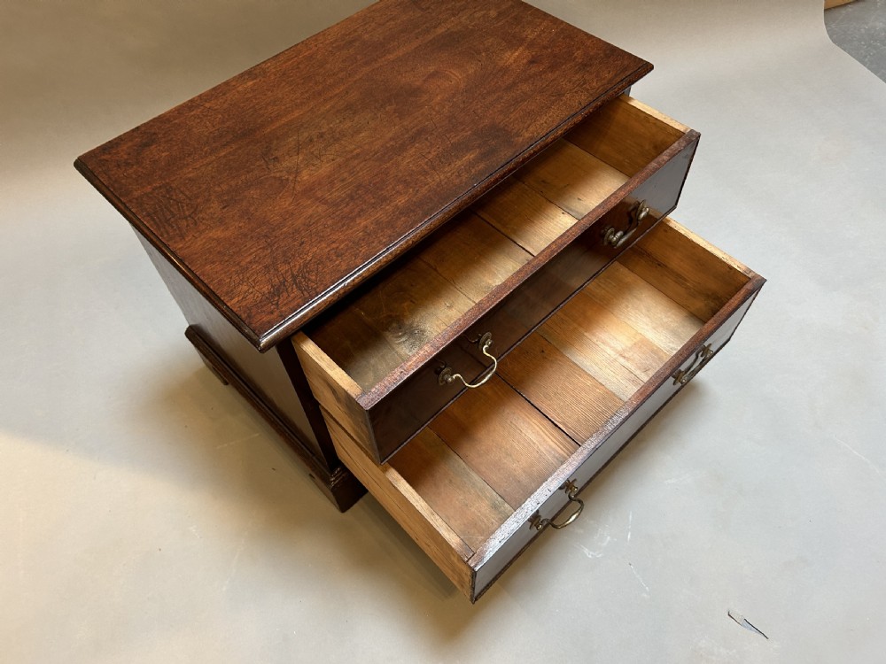 Georgian small chest of drawers View IV