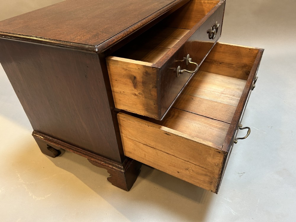 Georgian small chest of drawers View V