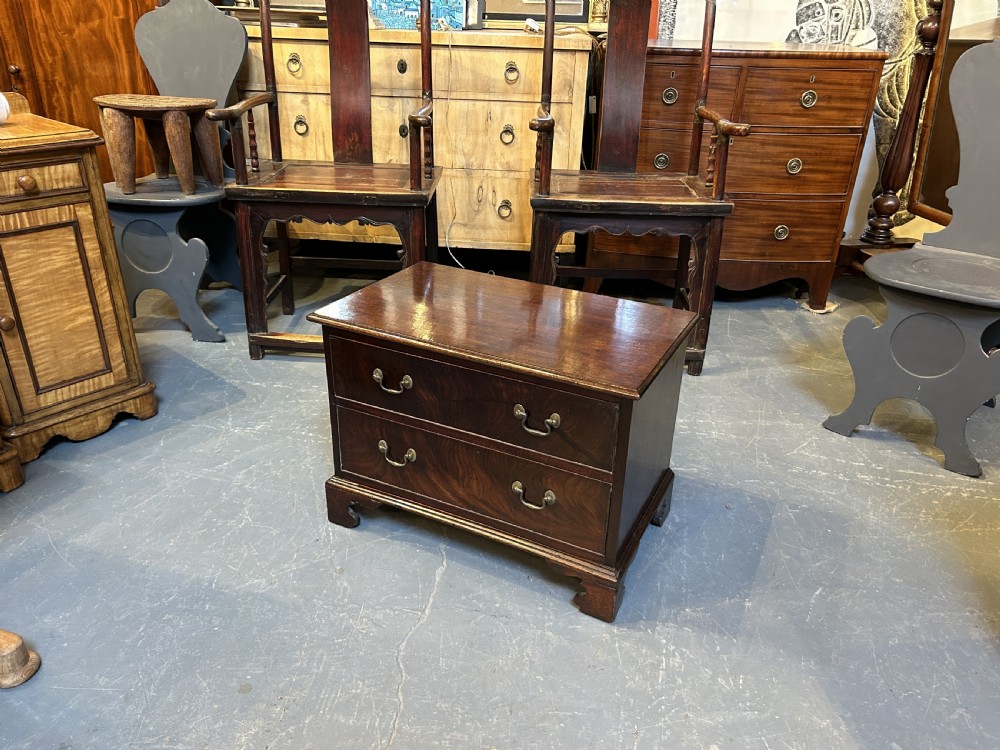 Georgian small chest of drawers View VI