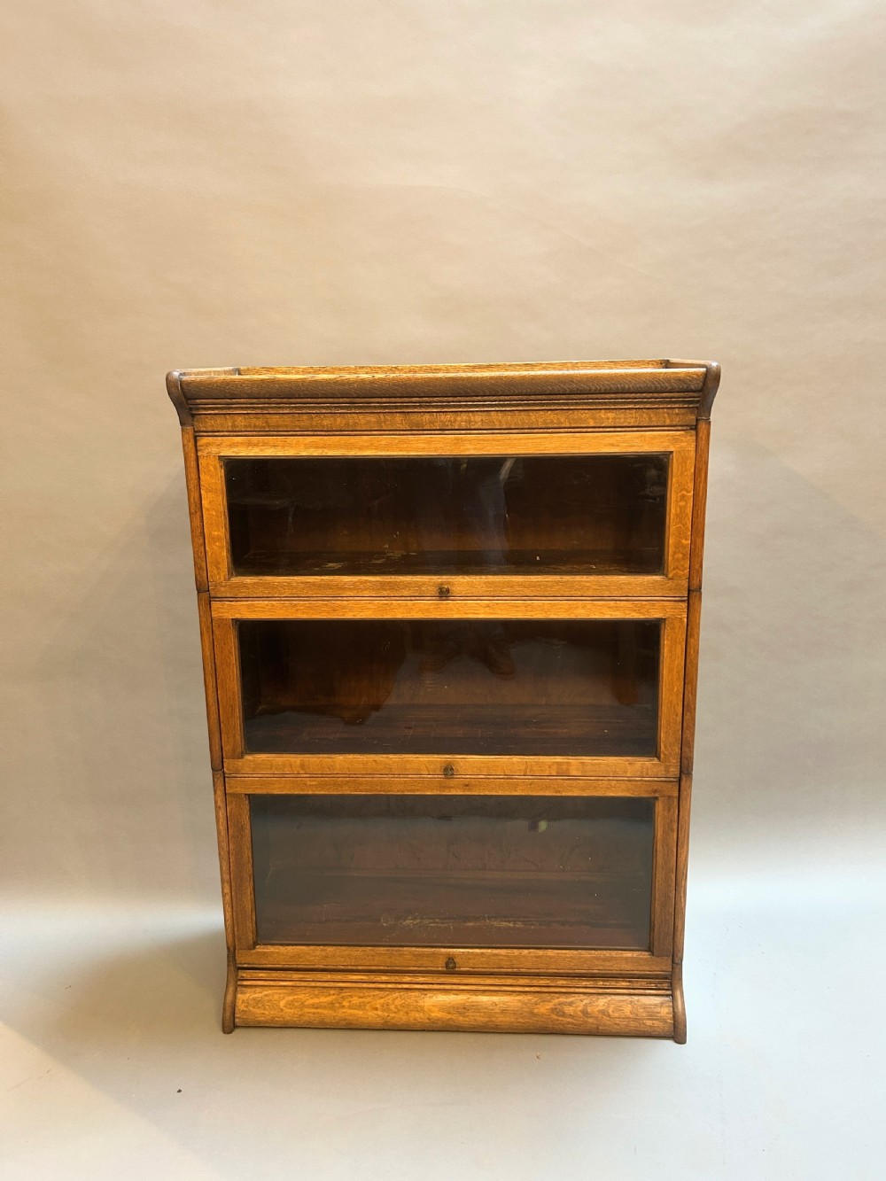 Globe Wernicke Type Stacking Booking View IV