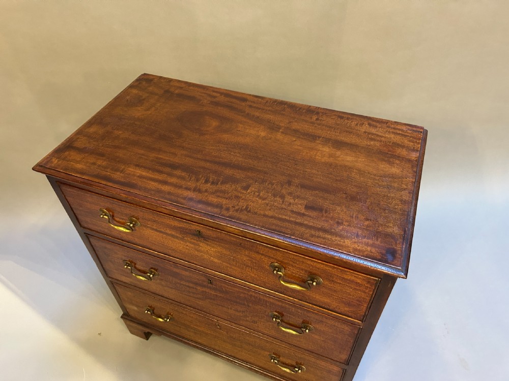 C19th small chest of drawers View II