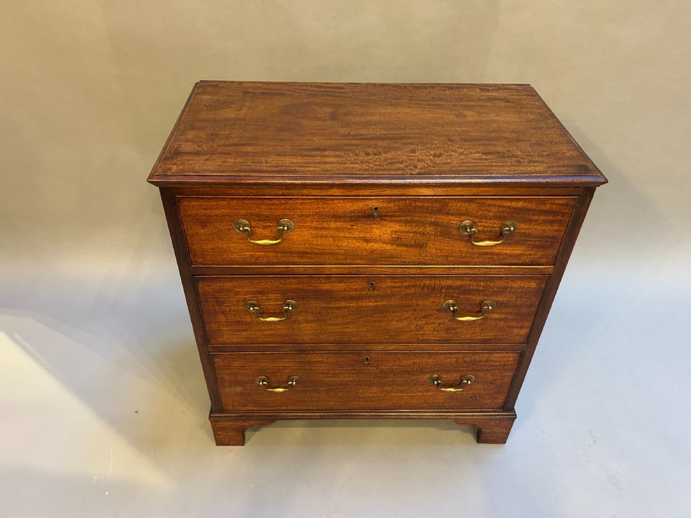 C19th small chest of drawers View V