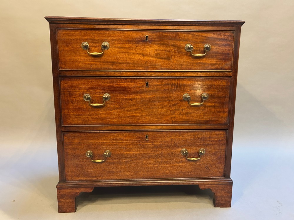 C19th small chest of drawers View VI
