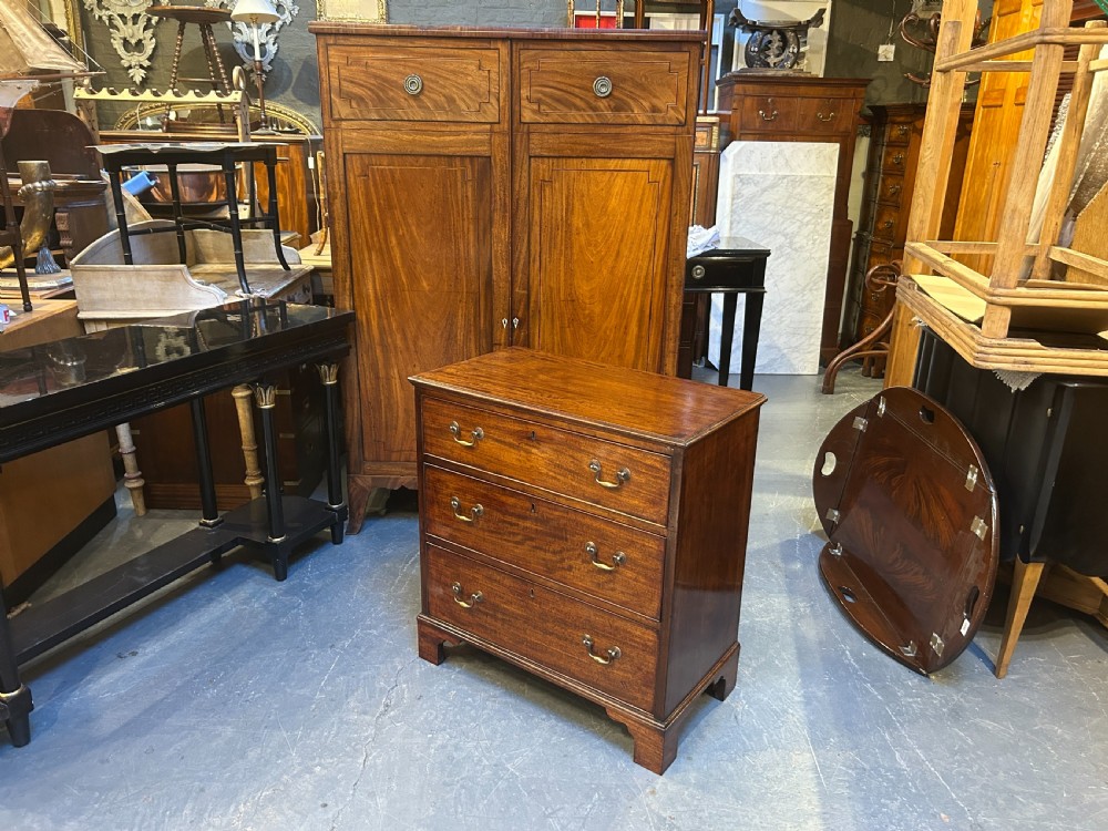C19th small chest of drawers View VIII