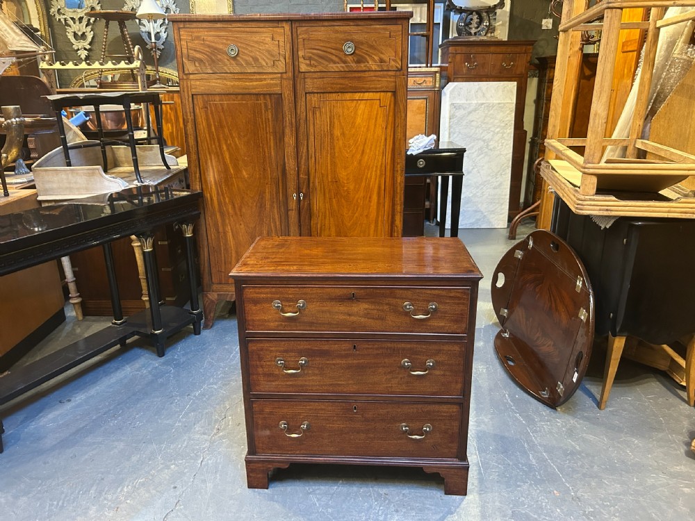 C19th small chest of drawers View XII