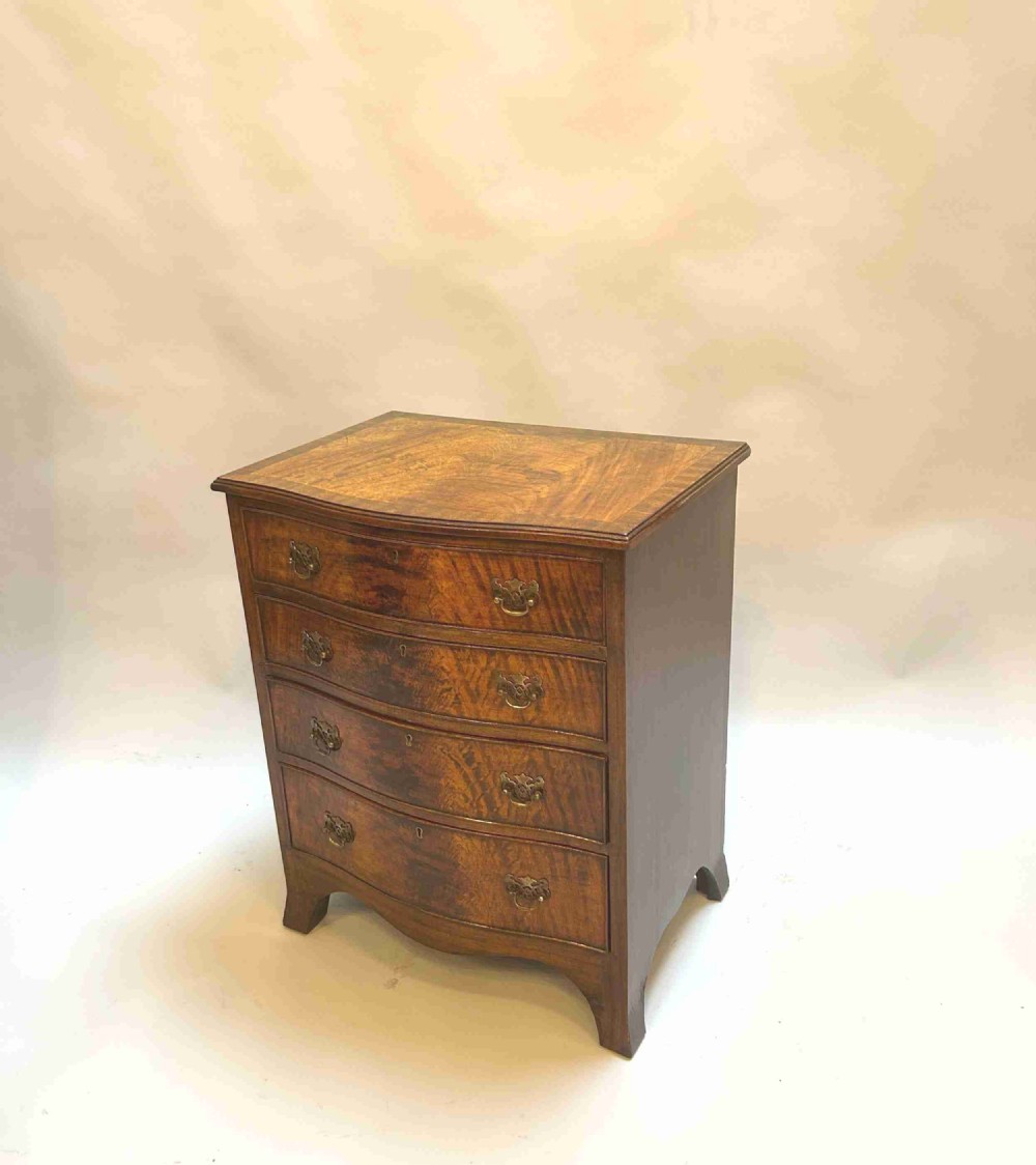 Georgian Revival small chest of drawers