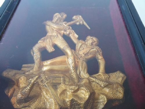 GILT RELIEF TABLEAU OF TWO FIGHTING MEN - ADDITIONAL PHOTO 2