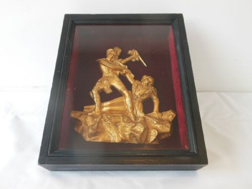 GILT RELIEF TABLEAU OF TWO FIGHTING MEN - ADDITIONAL PHOTO 4