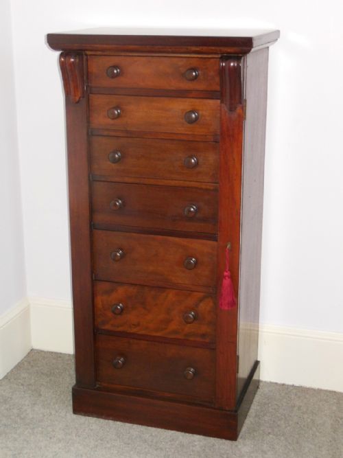 Mahogany Wellington Chest