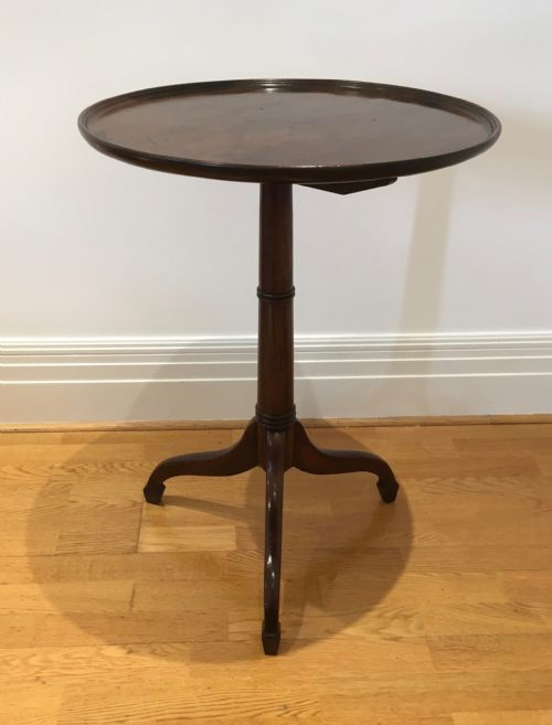 GEORGIAN MAHOGANY TILT TOP TABLE