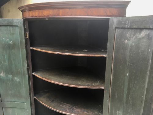 GEORGIAN MAHOGANY BOW FRONTED CORNER CABINET - ADDITIONAL PHOTO 4