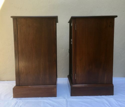 PAIR OF EDWARDIAN MAHOGANY BEDSIDE CABINETS - ADDITIONAL PHOTO 12