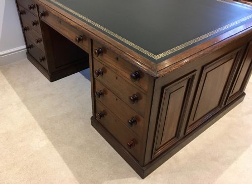 LARGE MAHOGANY PARTNERS DESK 6' X 4' - ADDITIONAL PHOTO 1