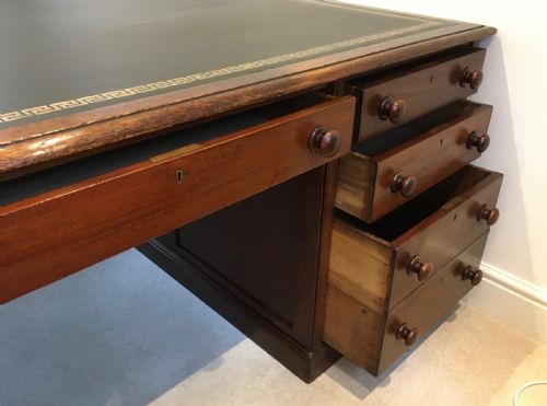 LARGE MAHOGANY PARTNERS DESK 6' X 4' - ADDITIONAL PHOTO 5