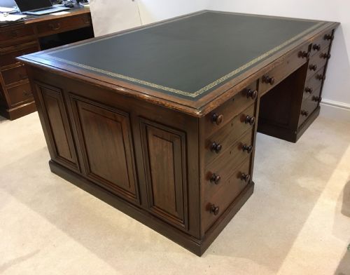 LARGE MAHOGANY PARTNERS DESK 6' X 4' - ADDITIONAL PHOTO 7