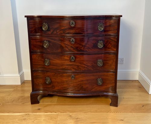Georgian Mahogany Serpentine Chest of Drawers