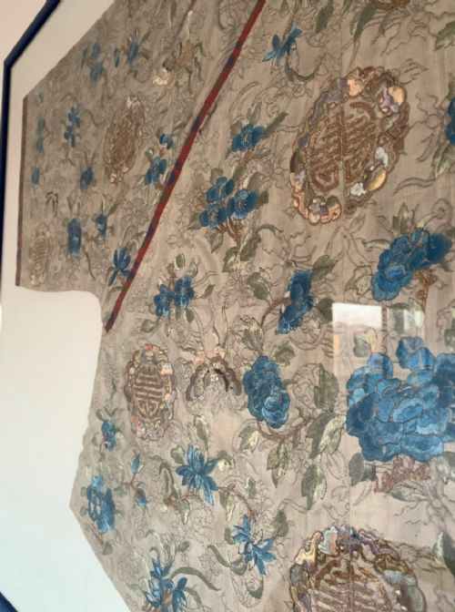 CHINESE SILK EMBROIDERED CHILD'S ROBE - ADDITIONAL PHOTO 4