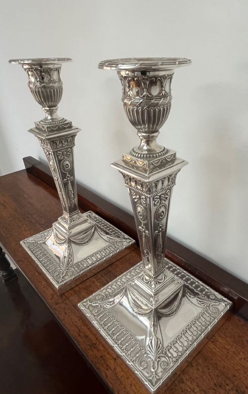 PAIR OF VICTORIAN SILVER CANDLESTICKS BY GOLDSMITHS SILVERSMITHS CO - ADDITIONAL PHOTO 9