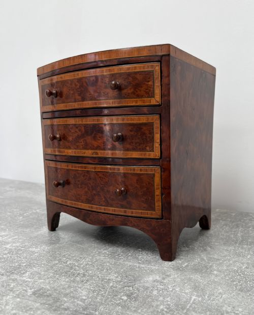 MINIATURE AMBOYNA CHEST OF DRAWERS - ADDITIONAL PHOTO 1