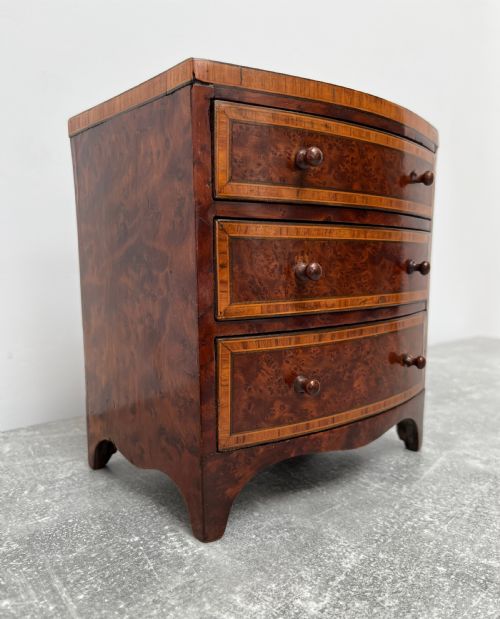 MINIATURE AMBOYNA CHEST OF DRAWERS - ADDITIONAL PHOTO 4