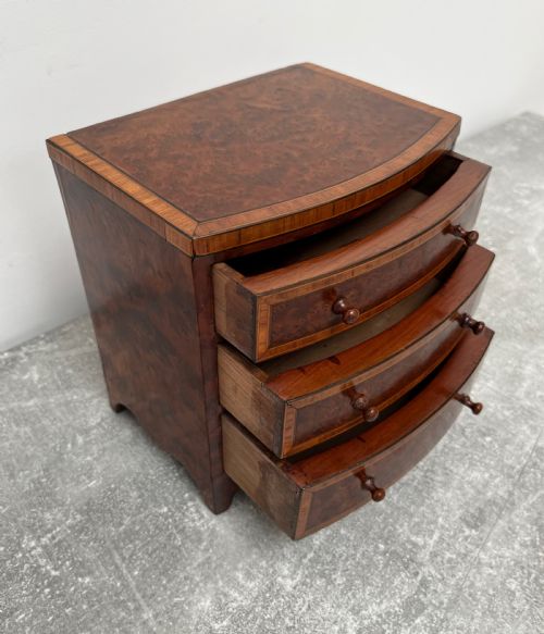 MINIATURE AMBOYNA CHEST OF DRAWERS - ADDITIONAL PHOTO 8