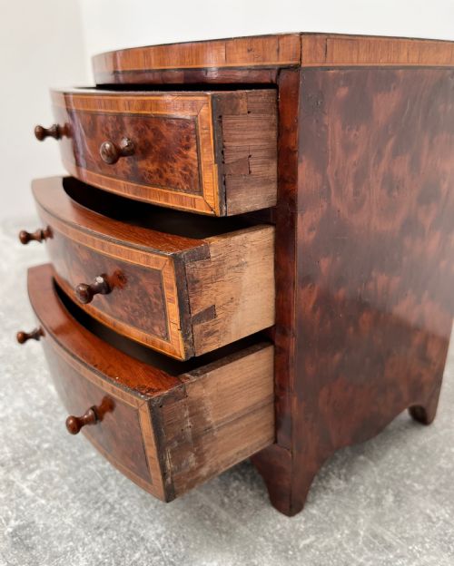 MINIATURE AMBOYNA CHEST OF DRAWERS - ADDITIONAL PHOTO 9