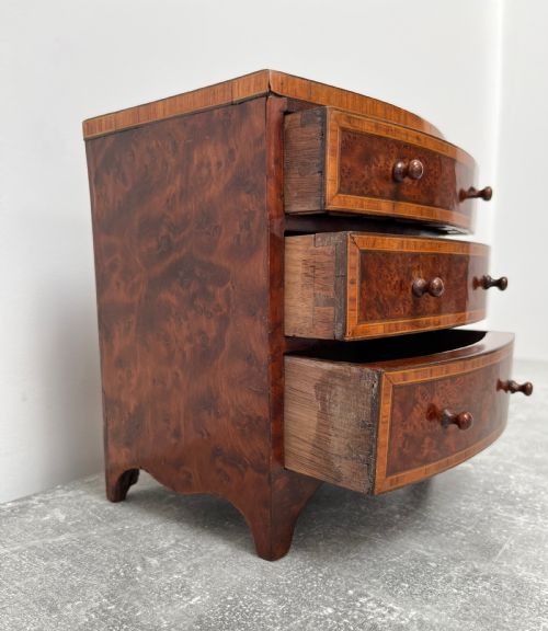 MINIATURE AMBOYNA CHEST OF DRAWERS - ADDITIONAL PHOTO 12