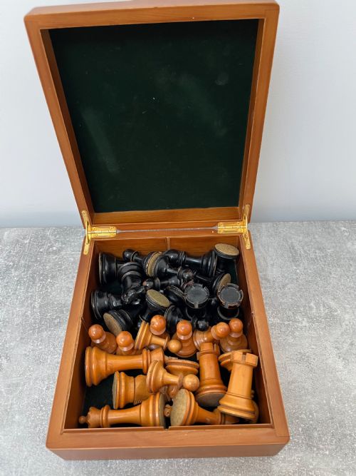 FOLDING CHESS BOARD STAUNTON STYLE CHESS SET - ADDITIONAL PHOTO 6