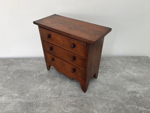 MINIATURE MAHOGANY CHEST OF DRAWERS - ADDITIONAL PHOTO 4