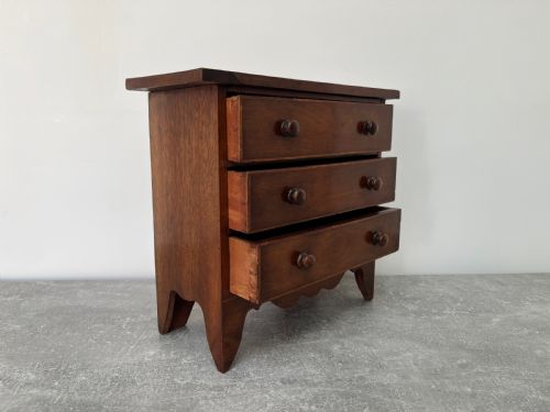 MINIATURE MAHOGANY CHEST OF DRAWERS - ADDITIONAL PHOTO 6