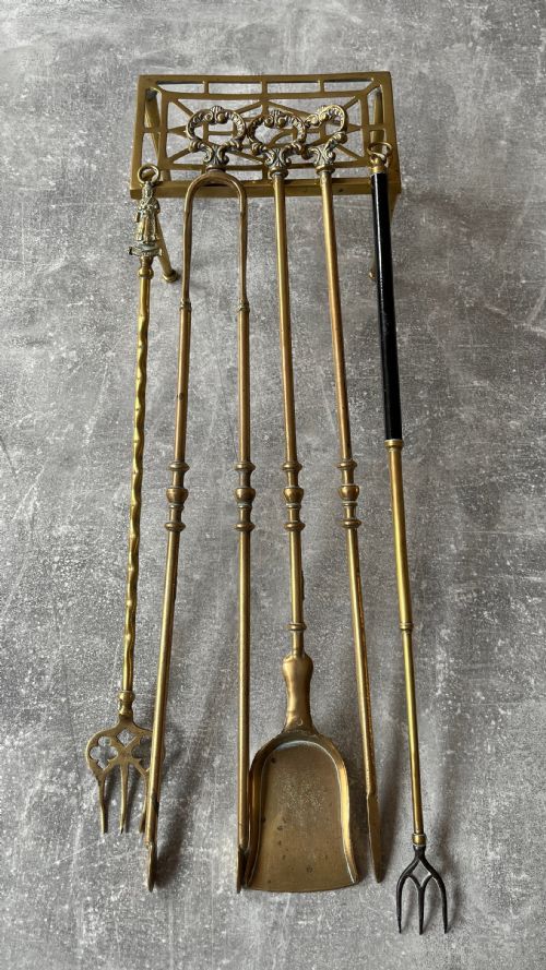 BRASS STEEL FIRE FENDER WITH BRASS FIRE IRONS - ADDITIONAL PHOTO 10