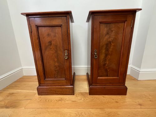 PAIR OF MAHOGANY BEDSIDE CABINETS - ADDITIONAL PHOTO 9