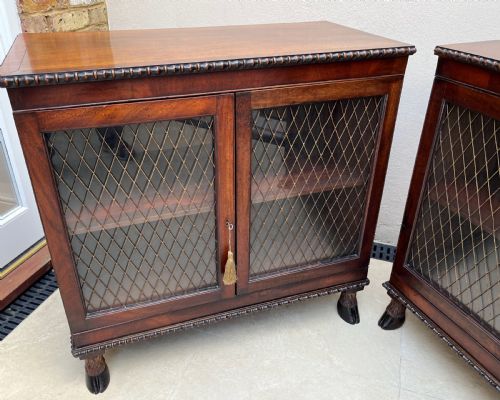 A PAIR OF REGENCY MAHOGANY CABINETS - ADDITIONAL PHOTO 2