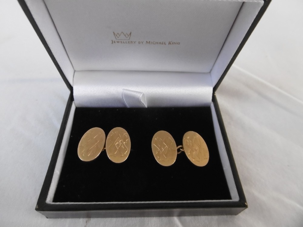 Pair of 18ct Gold Cufflinks View V