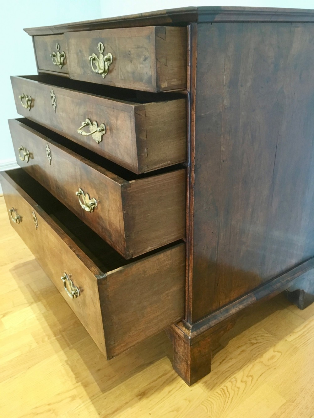 Early 18th Century Walnut Chest of Drawers View IV
