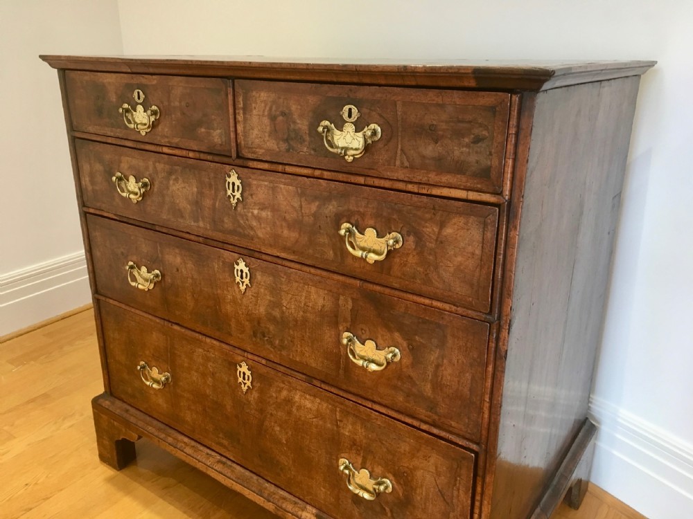 Early 18th Century Walnut Chest of Drawers View VII
