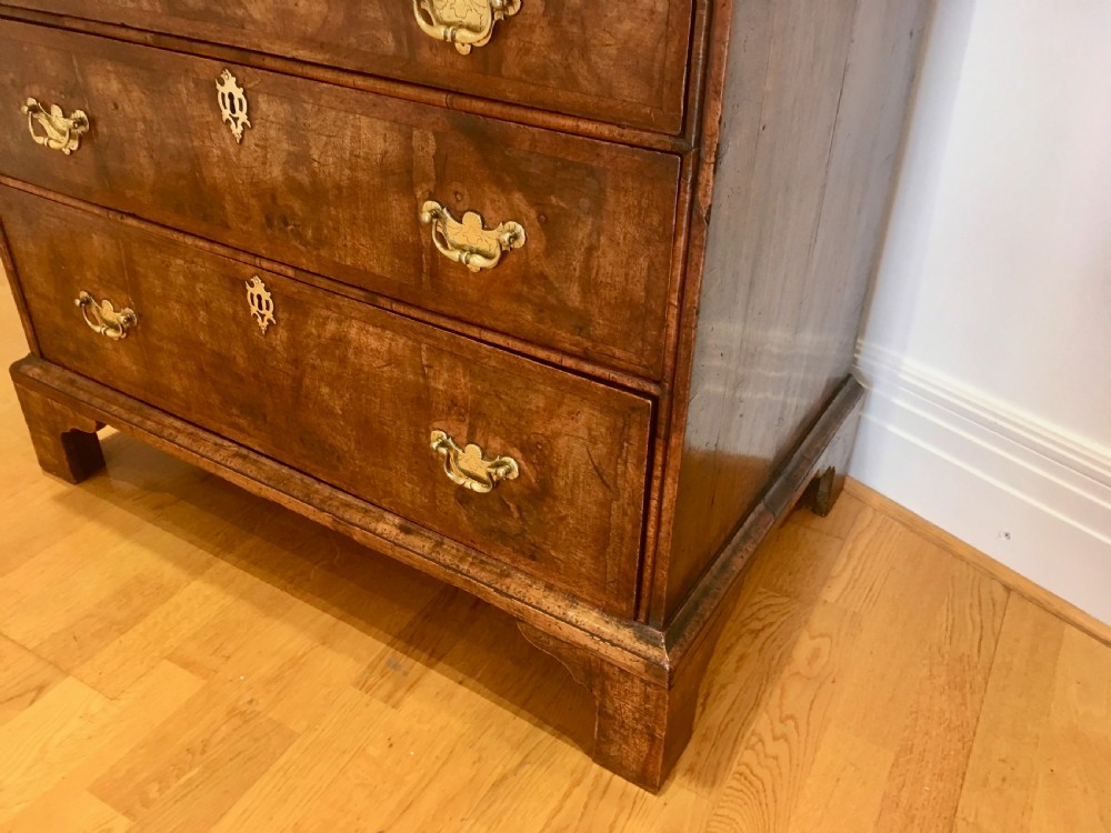 Early 18th Century Walnut Chest of Drawers View IX