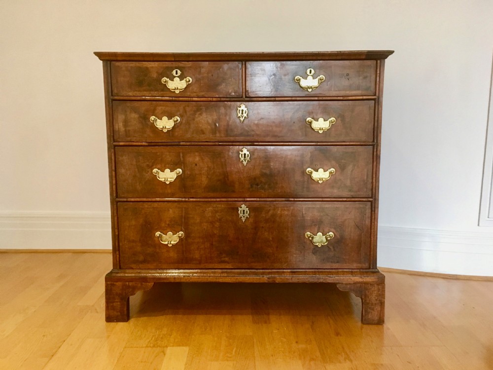 Early 18th Century Walnut Chest of Drawers View XIV