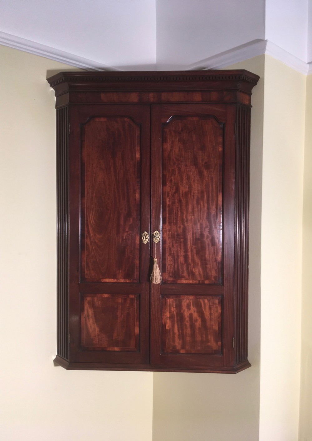 Georgian Mahogany Corner Cabinet