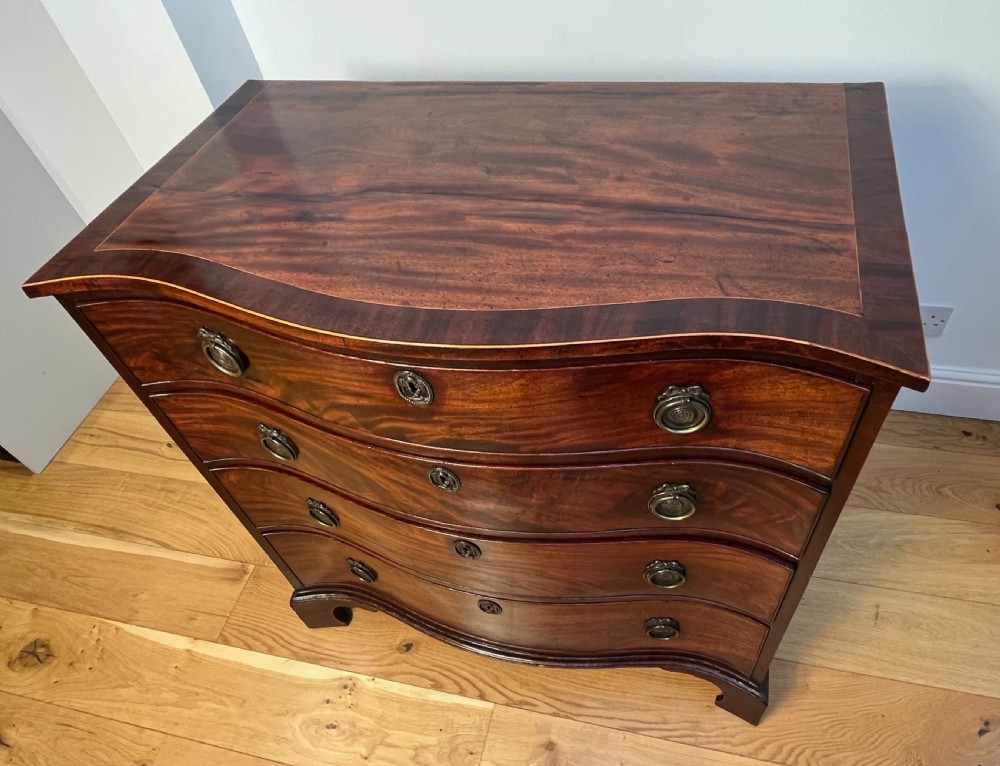 Georgian Mahogany Serpentine Chest of Drawers View VII