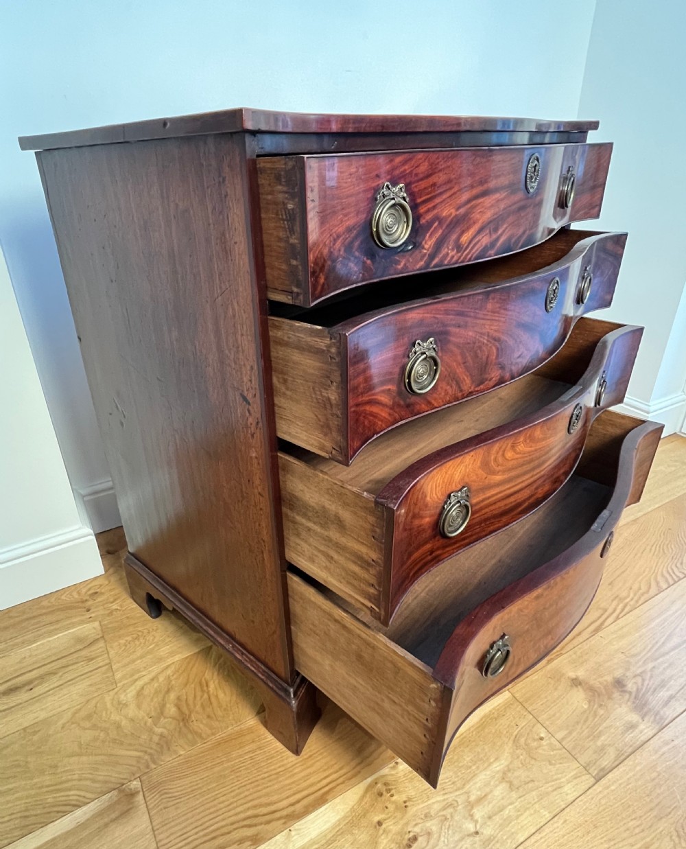 Georgian Mahogany Serpentine Chest of Drawers View IX