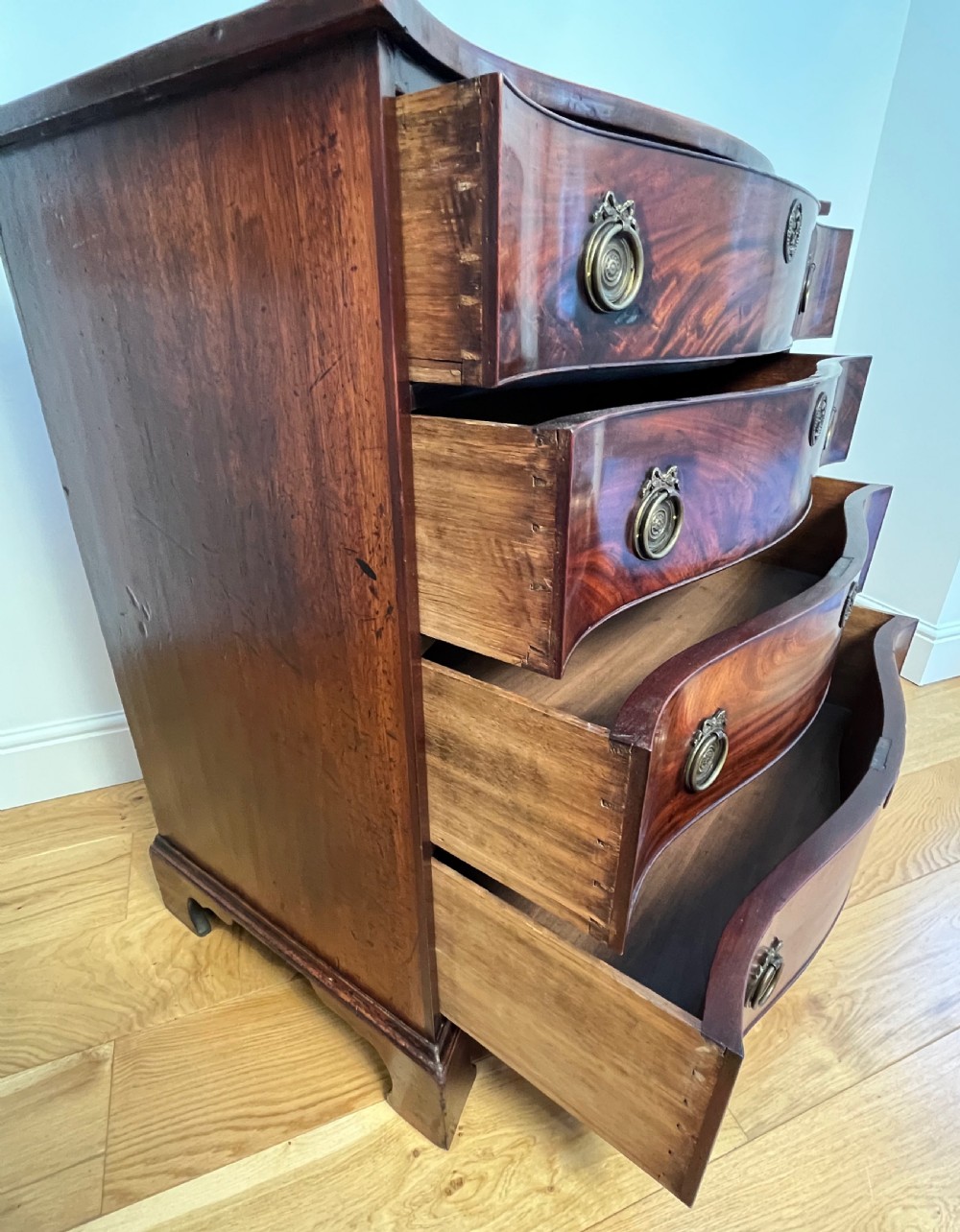 Georgian Mahogany Serpentine Chest of Drawers View X
