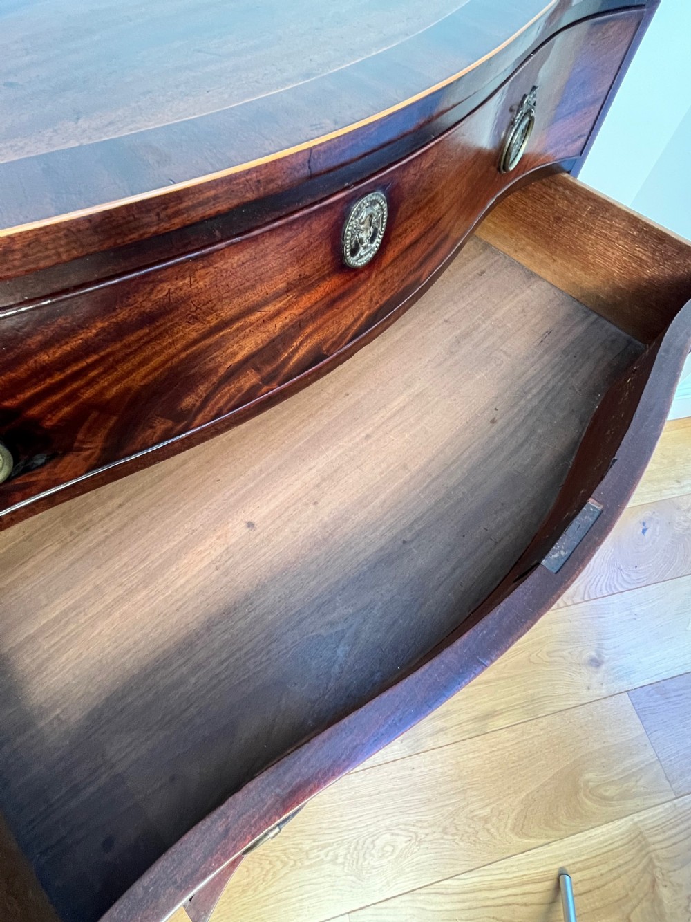Georgian Mahogany Serpentine Chest of Drawers View XI