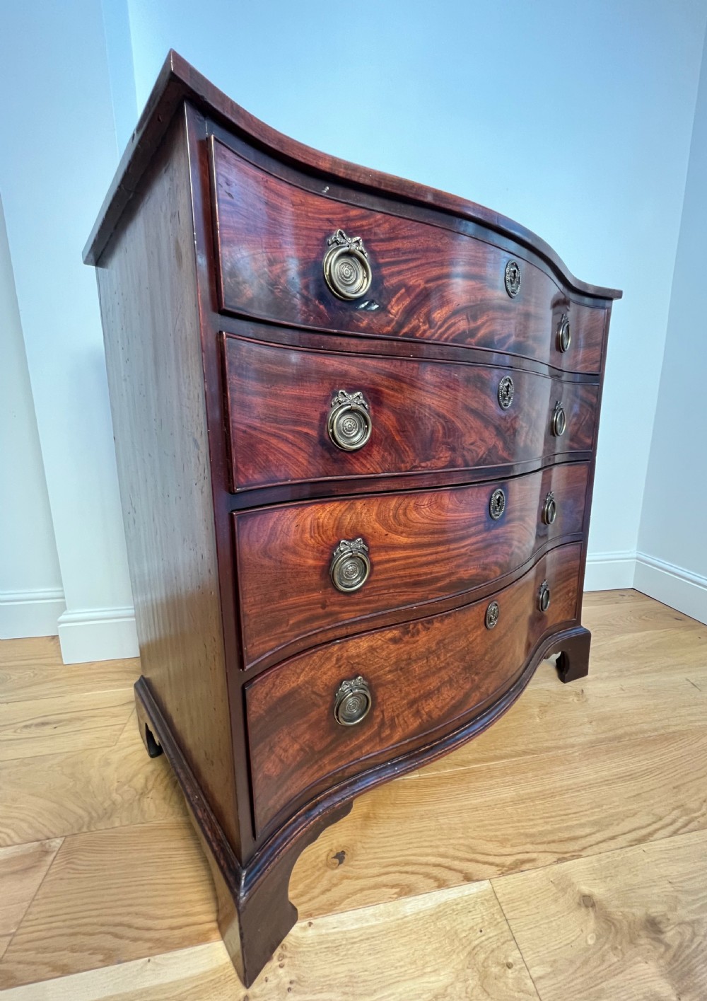 Georgian Mahogany Serpentine Chest of Drawers View XIII