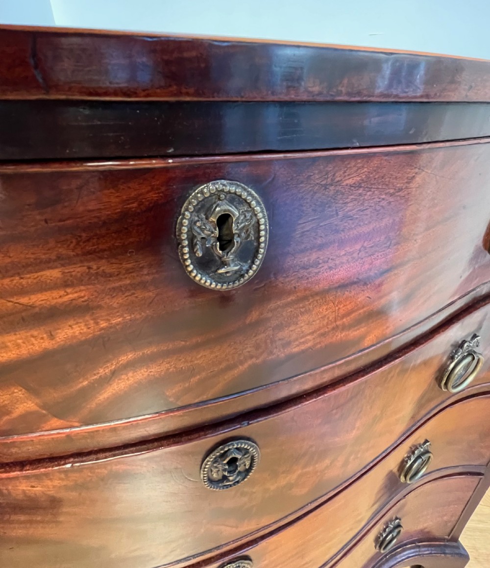 Georgian Mahogany Serpentine Chest of Drawers View XIV