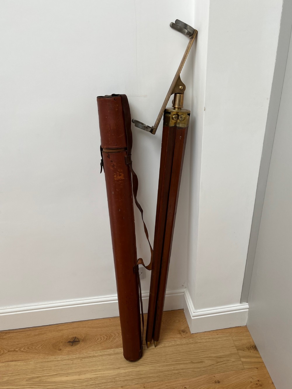 Large Single Draw Telescope with Stand and Case View XIV