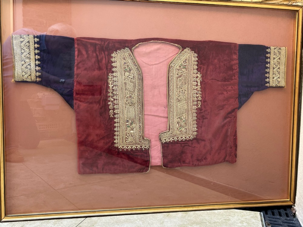 A late 19th-century Ottoman red velvet and purple silk jacket with heavy gold metallic embroidery, presented inside a thin gold wood frame. View VII